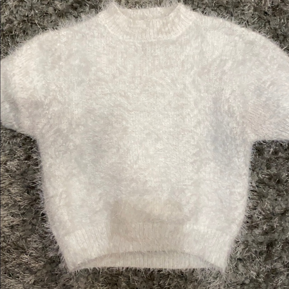 crop top white tee